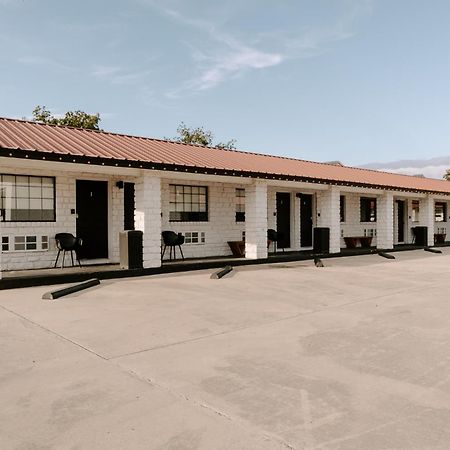 The Cowboy Motel Camp Wood Esterno foto