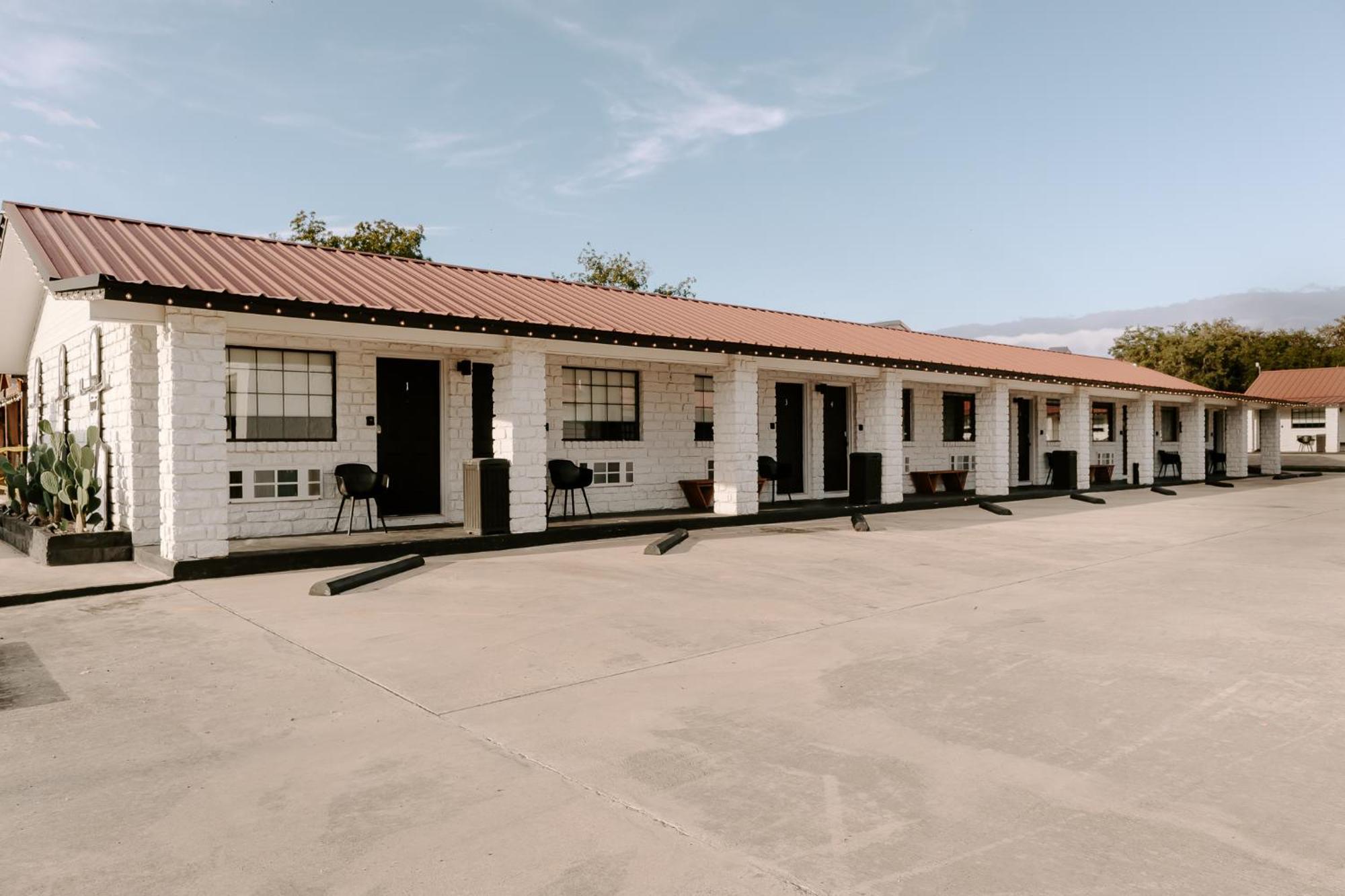 The Cowboy Motel Camp Wood Esterno foto